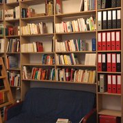 Bücherregal